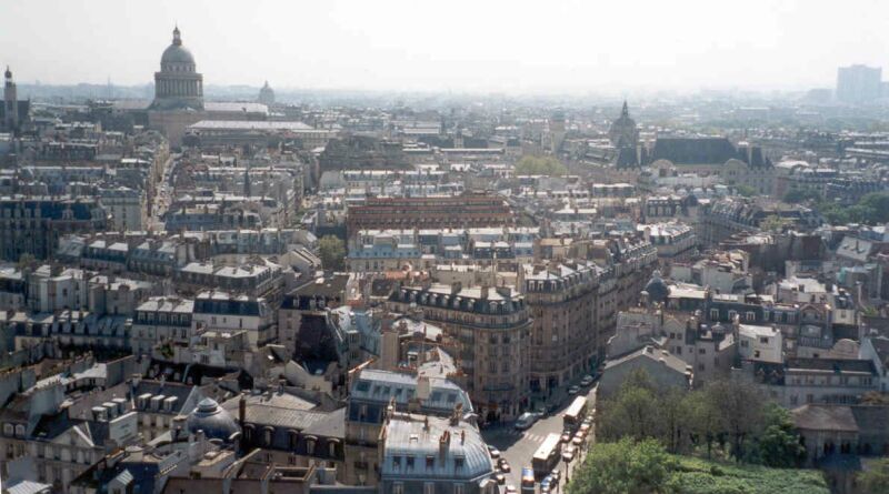 The crowded tangle of the Left Bank, viewed from Notre Dame. You can see the Pantheon on the left, and the Sorbonne and the Boul' Mich' on the right. (Paris)