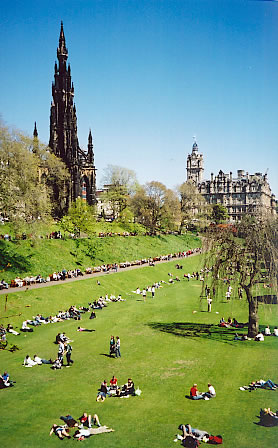 The park next to Prince's St. with the Sir Walter Scott monument on the left, and the Balmoral Hotel on the right, Edinburgh.