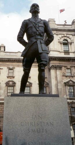 (Park near British Parliment and Westminster Abbey, London)